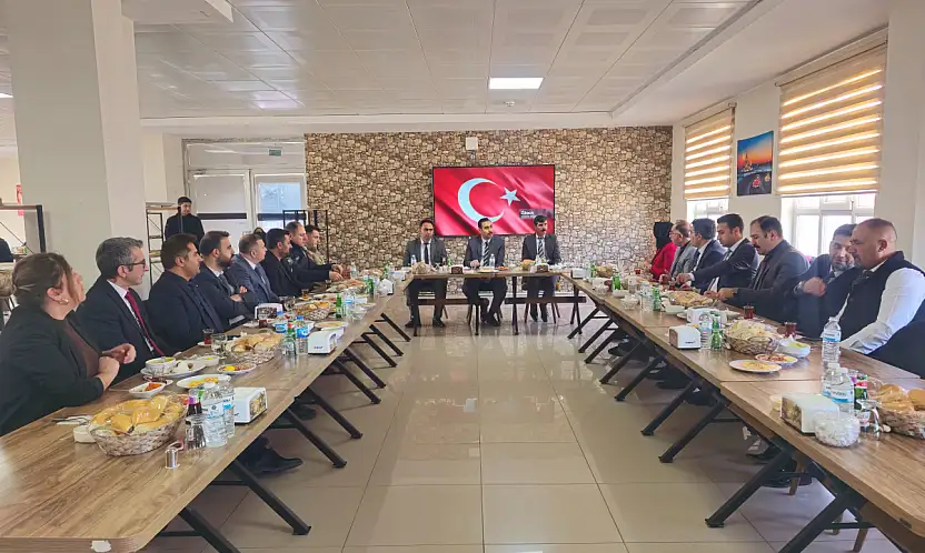 Saray'da Çetin Dinçadam ve Ömer Yeşilova için veda yemeği düzenlendi