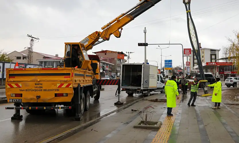 Sebze Hali Kavşağı'nda düzenleme çalışmaları başladı