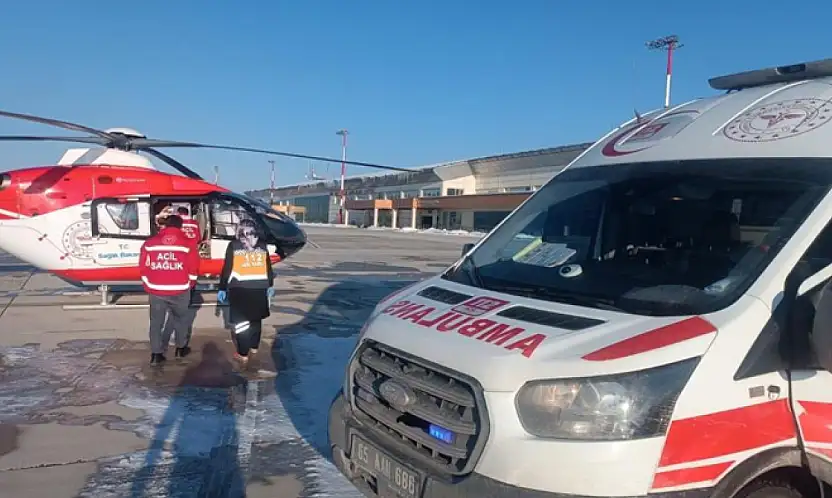 Şemdinli'de sıcak su yanığı olan bebek helikopter ambulansla Van'a sevk edildi
