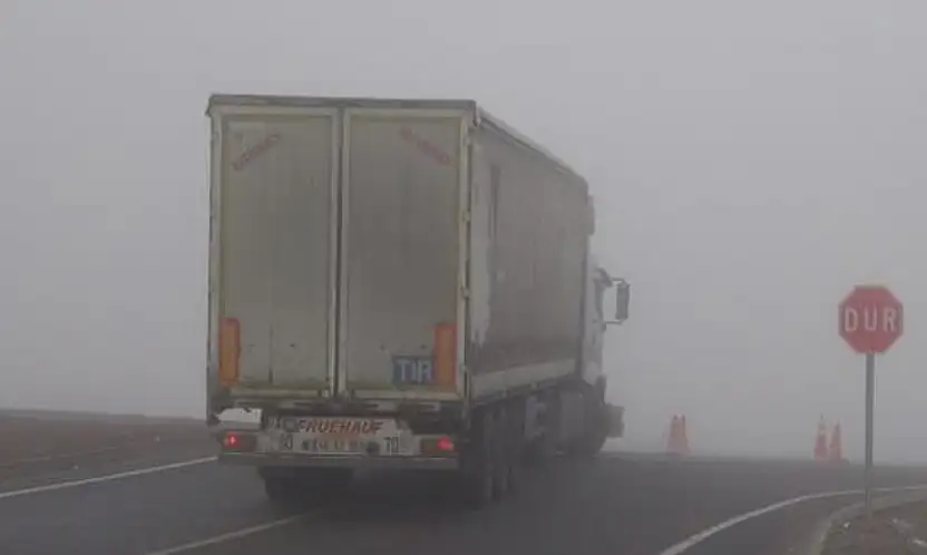 Sis, sürücülere zor anlar yaşattı