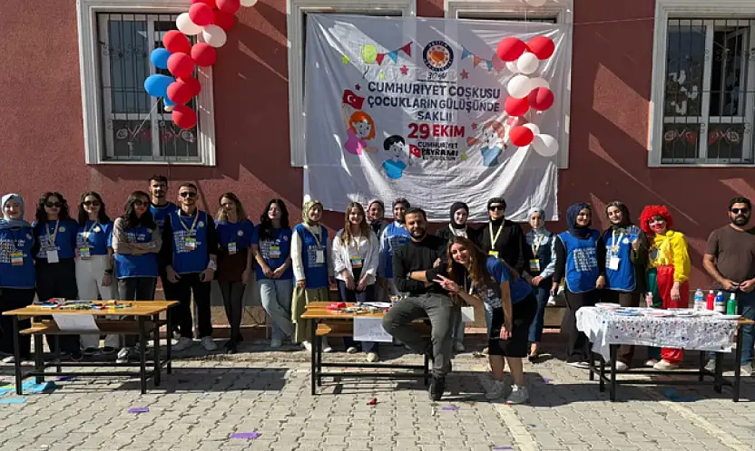 TEGV Gönüllüleri ve öğrencilerden anlamlı kutlama...