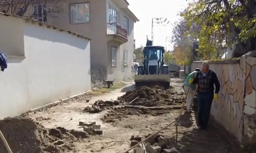 Tekevler Mahallesinde parke taşı döşeme çalışması