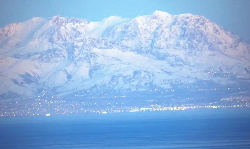 Teleskopik lensle Bitlis'ten Van'ı görüntüledi