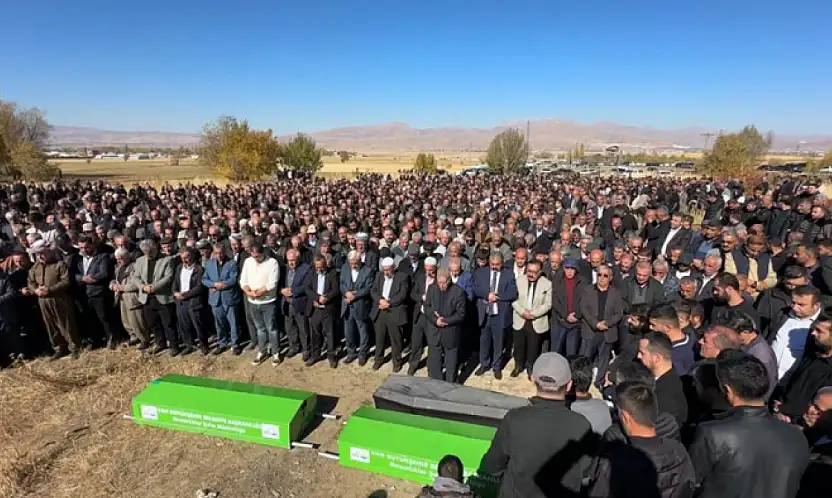 Trafik kazasında hayatını kaybedenler toprağa verildi