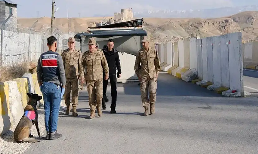 Tuğgeneral Avkıran, Gürpınar'da incelemelerde bulundu