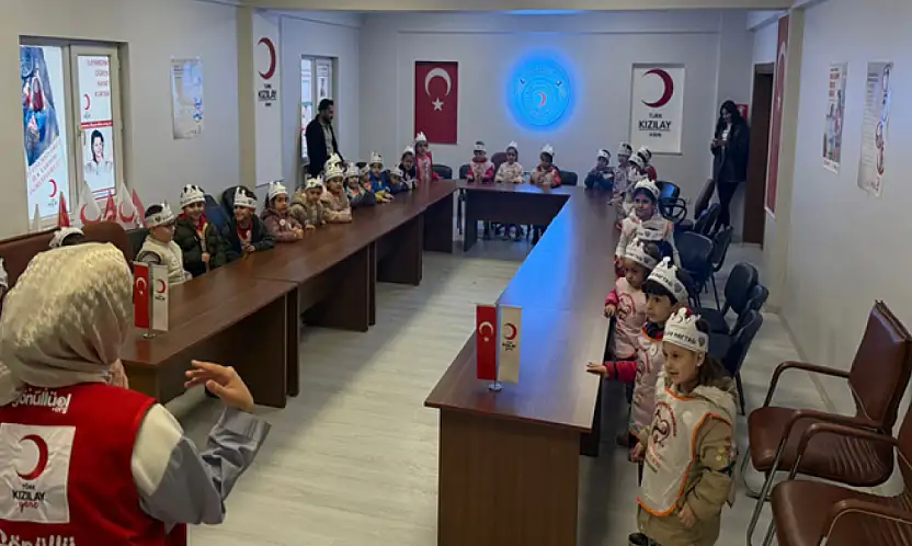 Türk Kızılay Van Şubesi, minik misafirlerini ağırladı