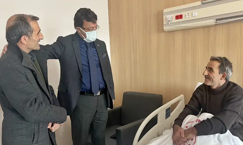 Türkmenoğlu, Ankara'da tedavi gören Vanlıları ziyaret etti