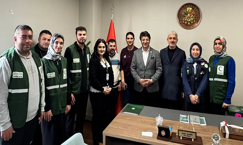 Türkmenoğlu'ndan Yeşilay Van Şubesi'ne ziyaret