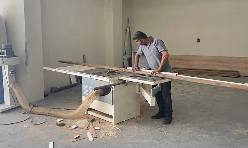 Tuşba Belediyesi parklardaki masaların tamiratı için hazırlıkları tamamladı