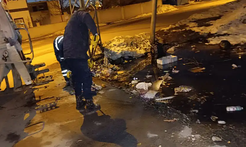 Tuşba Belediyesi temizlik çalışmalarını sürdürüyor