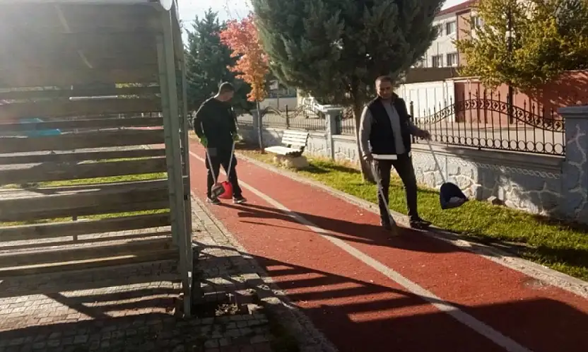 Tuşba'da parklarda temizlik çalışması
