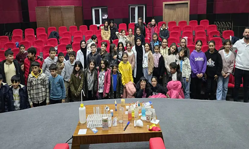 Üniversiteliler öğrencilere umut aşılıyor