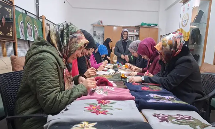 Unutulmaya yüz tutan el sanatları Vanlı kadınların ellerinde yaşatılıyor