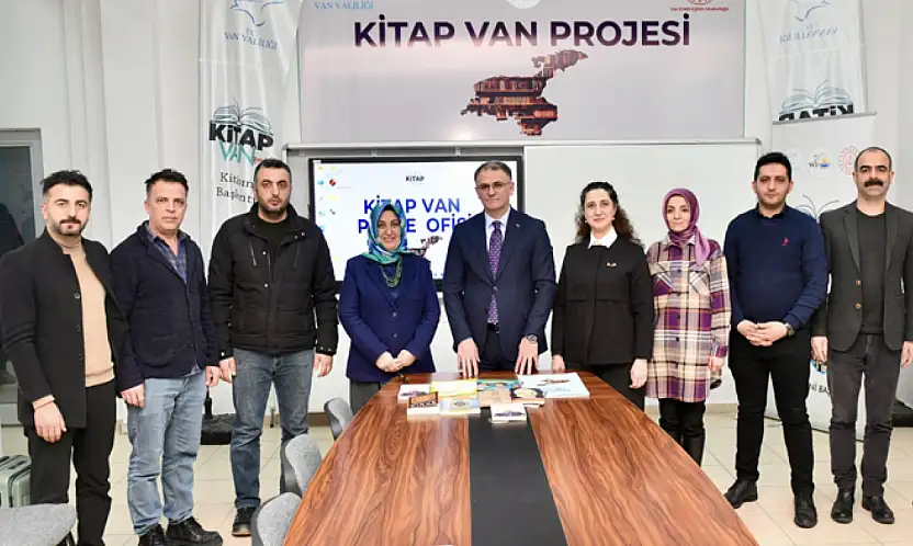 Vali Balcı'dan Kitap Van Koordinasyon Merkezine ziyaret
