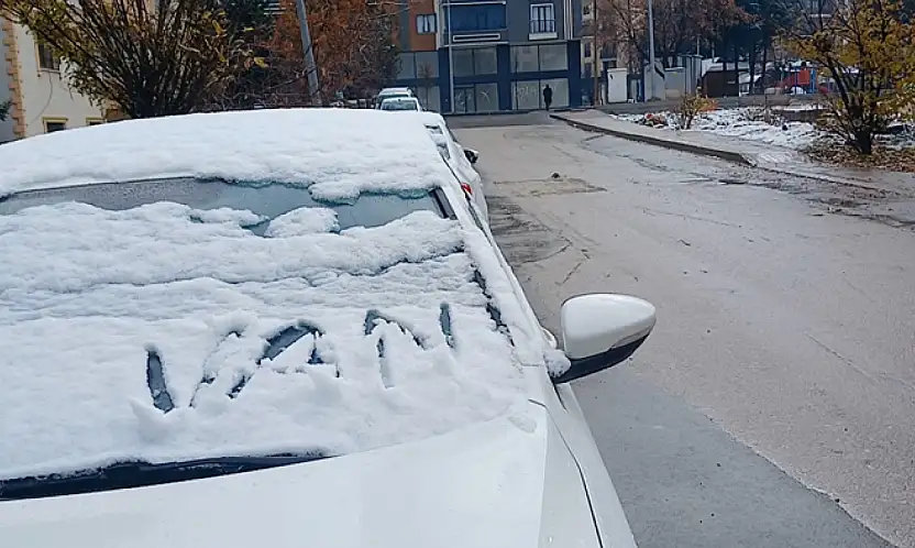 Van'a kar yağdığı gibi eridi