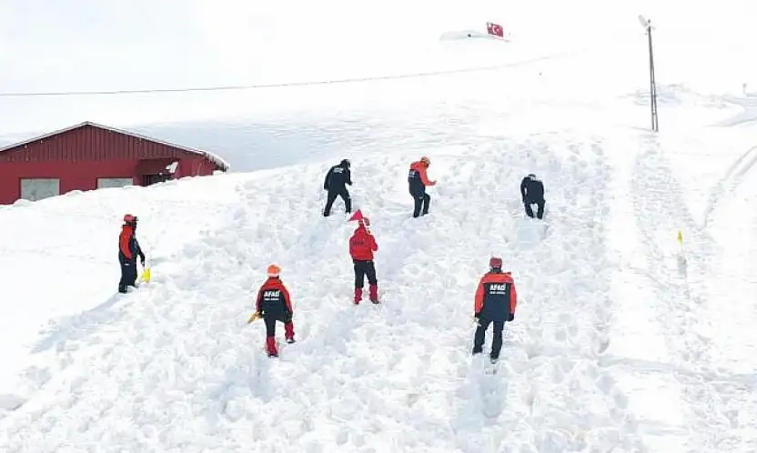 Van AFAD'dan Hakkâri'de hayat kurtaran çığ eğitimi