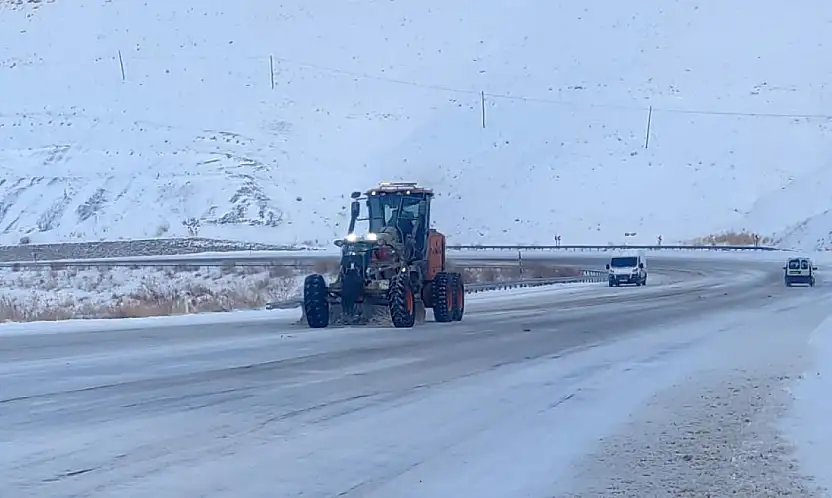 Van-Bahçesaray yolu ulaşıma kapatıldı