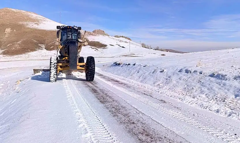 Van Büyükşehir Belediyesi kar mesaisinde