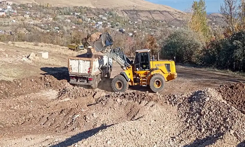 Van Büyükşehir Belediyesi kırsal yollarda çalışmalarını hızlandırdı
