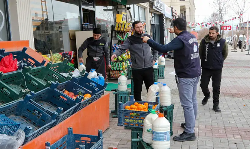 Van Büyükşehir'den kaldırım işgallerine denetim