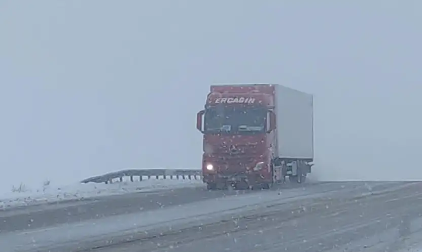 Van'da 102 yerleşim yerinin yolu ulaşıma kapandı