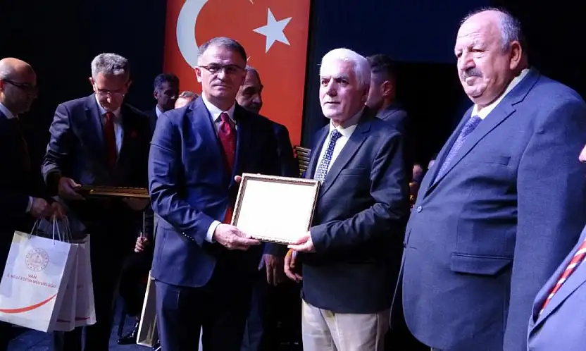 Van'da 24 Kasım Öğretmenler Günü kutlandı