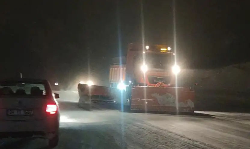 Van'da 341 yerleşim yerinin yolu kapandı