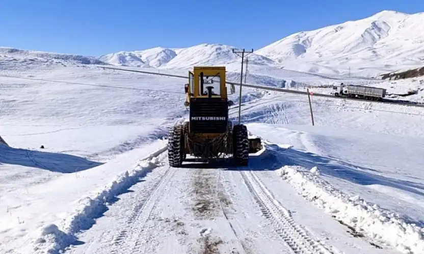 Van'da 35 ulaşım yolu kapalı