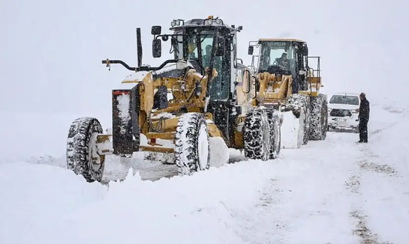 Van'da 363 yerleşim yerinin yolu kapandı