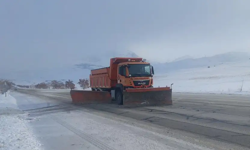 Van'da 90 yerleşim yerinin yolu ulaşıma kapandı