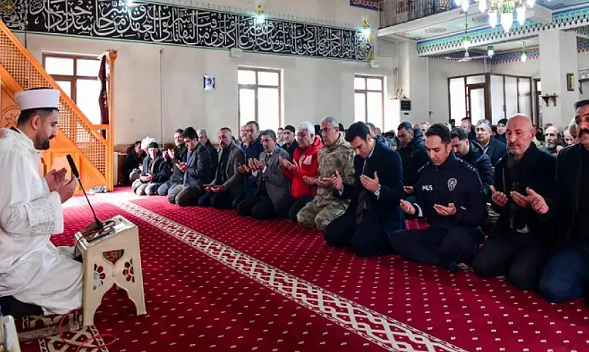 Van'da çığ faciasında hayatını kaybedenler dualarla anıldı