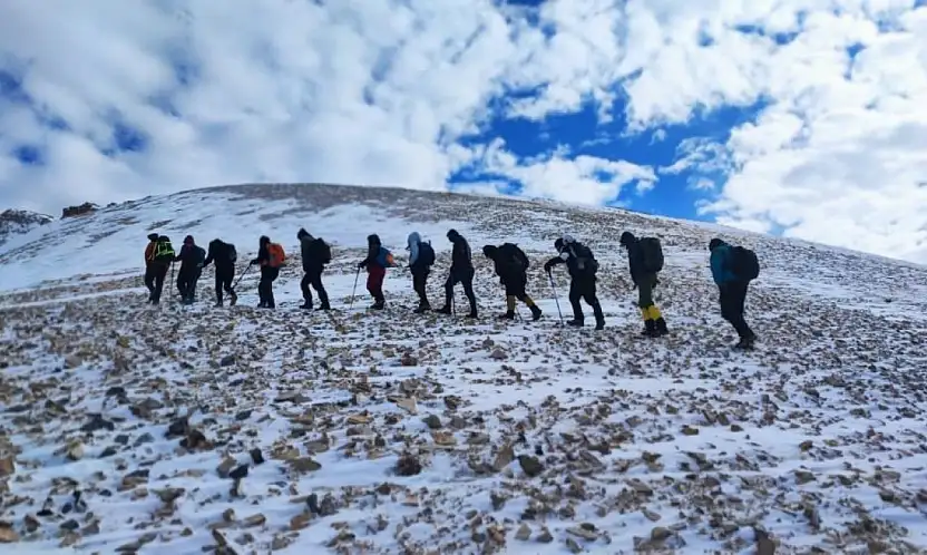 Van'da doğaseverler 3 bin 395 rakımlı Vivara Dağı'nda zirve yaptı