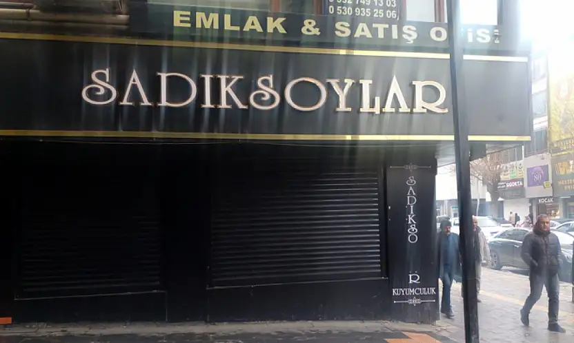 Van'da dolandırıcılık olayından dolayı yakınının kuyumcu dükkânı da kapalı