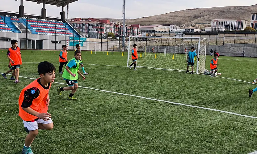 Van'da Futbol altyapı antrenmanları yoğun tempoyla sürüyor