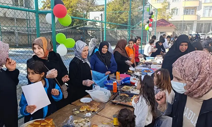 Van'da Gazze yararına hayır panayırı düzenlendi