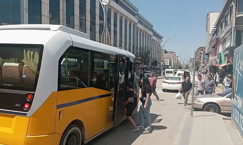 Van'da hastane yolu çile dolu
