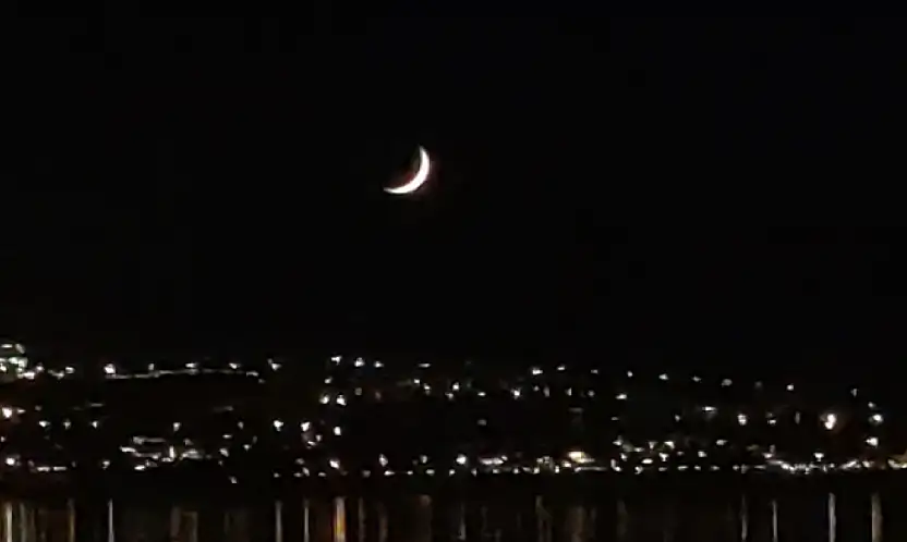 Van'da hilal geceyi süsledi