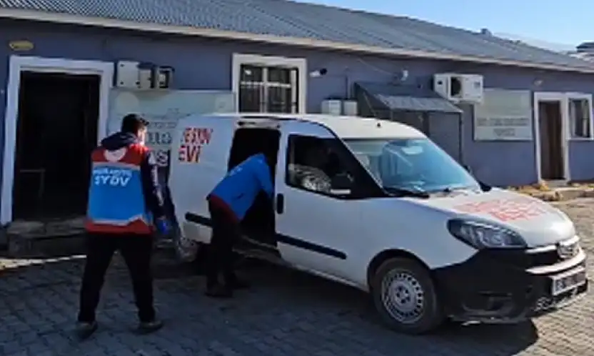 Van'da ihtiyaç sahibi vatandaşlara sıcak yemek hizmeti