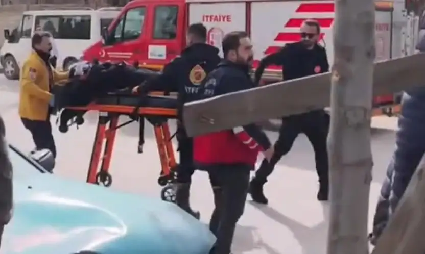 Van'da iki otomobil çarpıştı