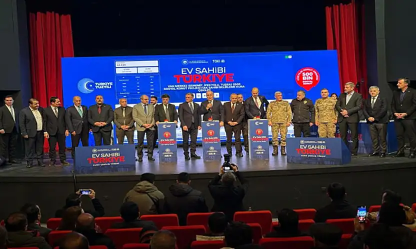 Van'da inşa edilecek konutların kura çekimi yapıldı