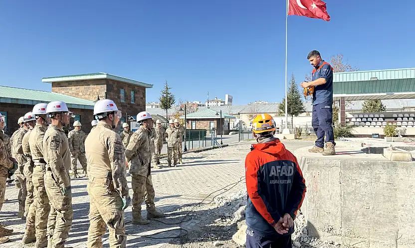 Van'da JÖH Ekiplerine arama kurtarma eğitimi verildi