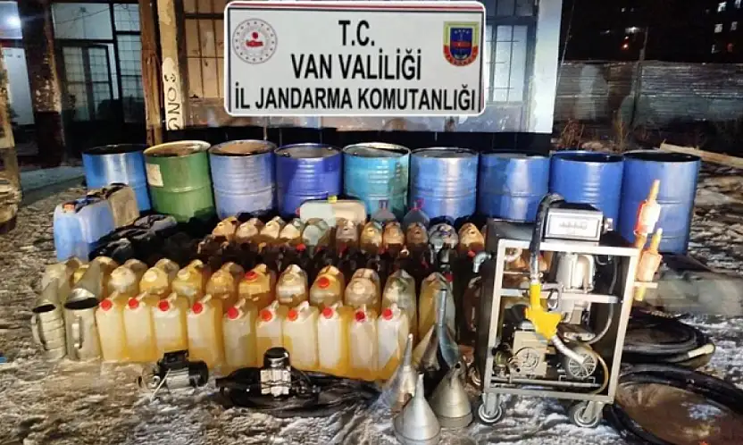 Van'da kaçak akaryakıt ve sentetik hap ele geçirildi