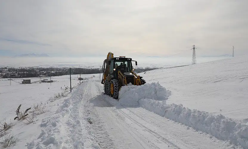Van'da kar küreme çalışmaları sürüyor