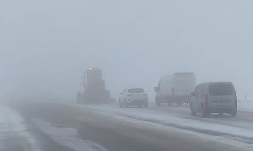 Van'da kar ve sis trafiği vurdu: Görüş mesafesi 30 metreye düştü