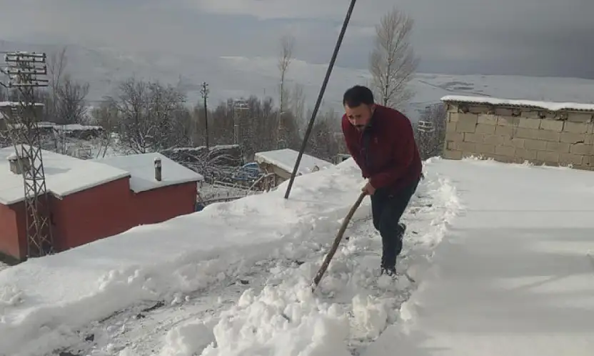 Van'da kar yağışı: Yüksek kesimlerde zorlu şartlar