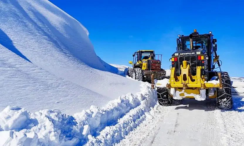 Van'da kardan dolayı kapanan 625 yoldan 586'sı açıldı