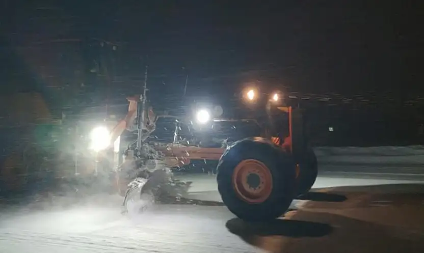 Van'da Kurubaş Geçidi'nde kar ve tipi ulaşımı olumsuz etkiliyor