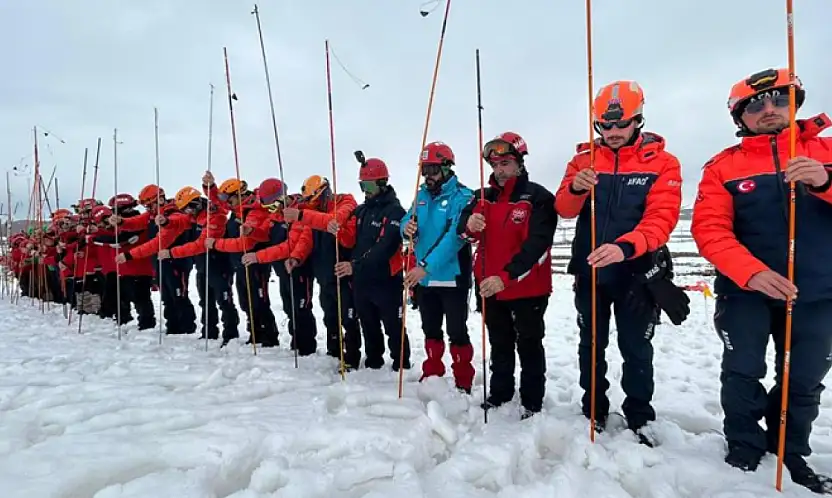 Van'da nefes kesen çığ tatbikatı gerçeği aratmadı