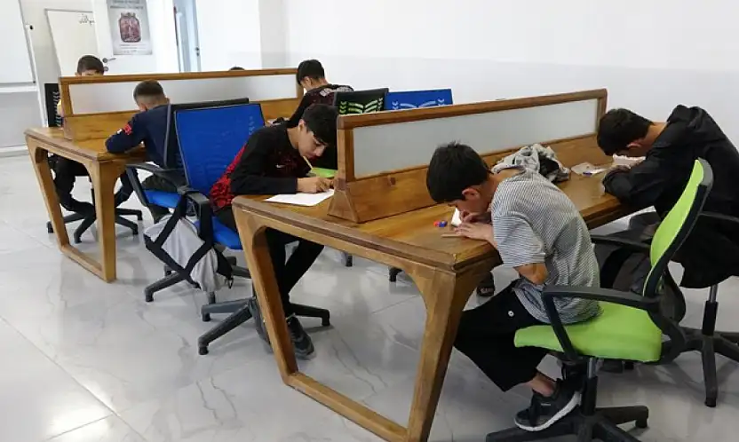 Van'da öğrenciler ara tatilde hem öğrendi hem yarıştı