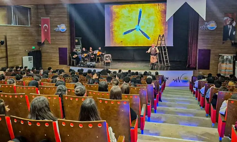 Van'da öğrencilere 'Bir Tayyareci Vecihi Hürkuş' oyunu